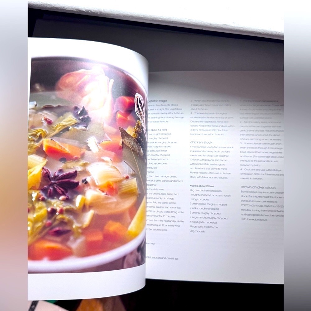📚✨ Gordon Ramsay: Fish & Shellfish — Rare Cookbook ✨📚 - Picture 9 of 15